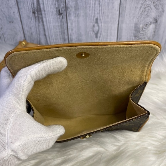 LOUIS VUITTON florentine waist/ shoulder bag in monogram - Picture 10 of 16